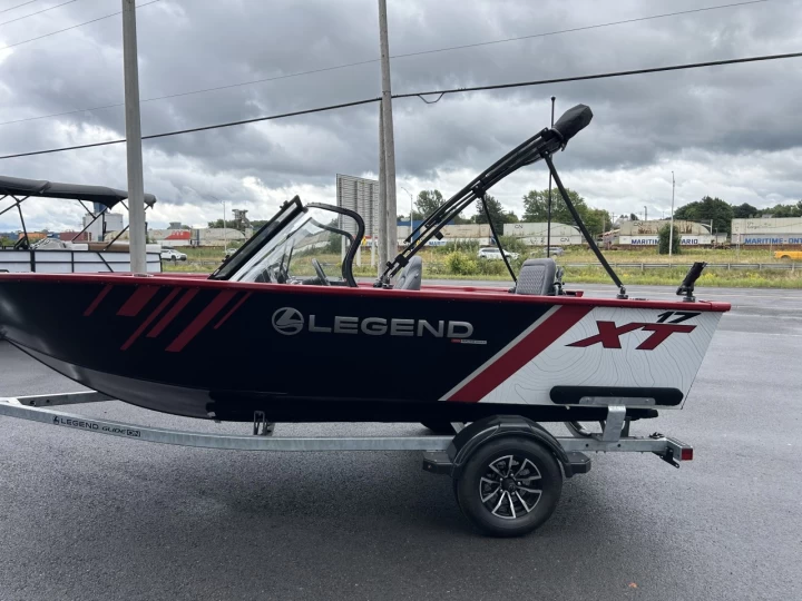 2026 LEGEND 17XT BLACK/CHILI PEPPER RED 