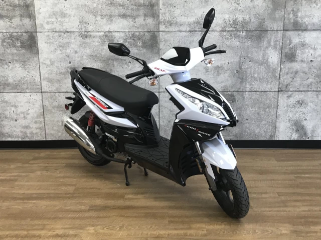 SCOOTTERRE VOYAGEUR URBAIN 50 SCOOTER- CASQUE GRATUIT 2023